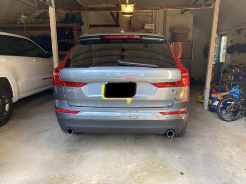 Photo 2 of 8 of 2019 Volvo XC60 T5 Momentum
