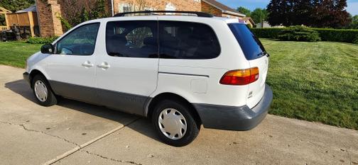 2000 Toyota Sienna LE
