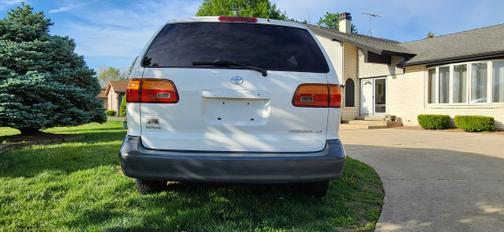 2000 Toyota Sienna LE