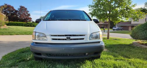 2000 Toyota Sienna LE