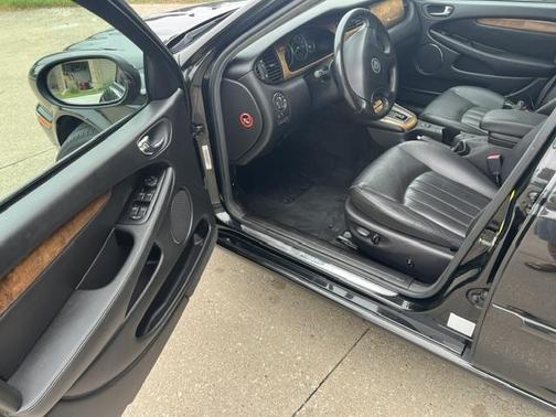 Black 2002 Jaguar X-Type 3