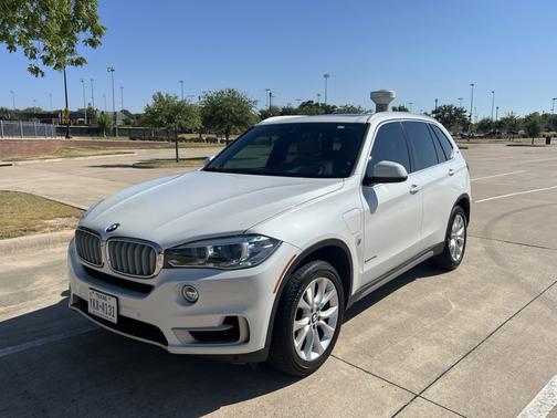 White 2018 BMW X5 eDrive xDrive40e