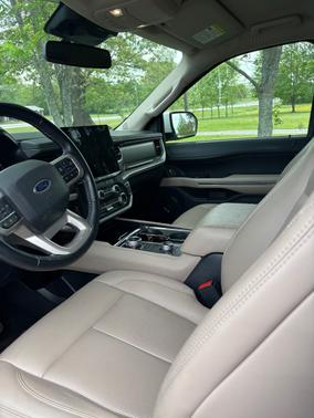 White 2023 Ford Expedition Max XLT