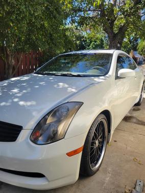 White 2004 INFINITI G35 Base