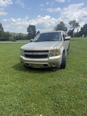 Beige 2011 Chevrolet Suburban 1500 LT