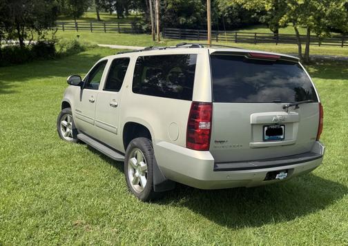 Beige 2011 Chevrolet Suburban 1500 LT