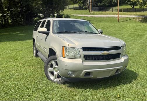 Beige 2011 Chevrolet Suburban 1500 LT