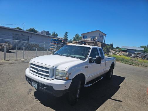 White 2003 Ford F-250 XLT SuperCab Super Duty