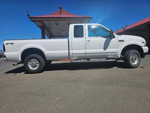 White 2003 Ford F-250 XLT SuperCab Super Duty