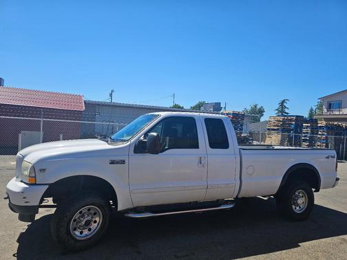 White 2003 Ford F-250 XLT SuperCab Super Duty