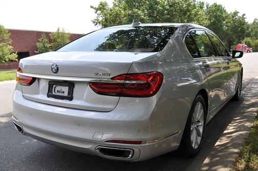 2019 BMW 740 i