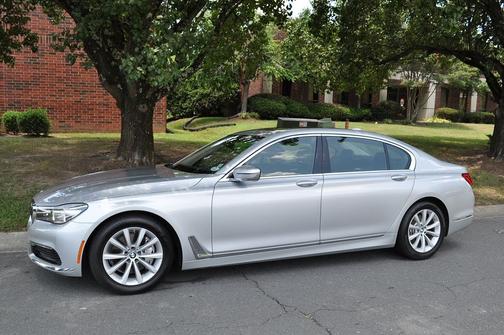 2019 BMW 740 i