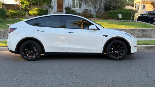 White 2023 Tesla Model Y Long Range
