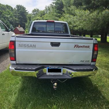 Silver 2000 Nissan Frontier XE King Cab