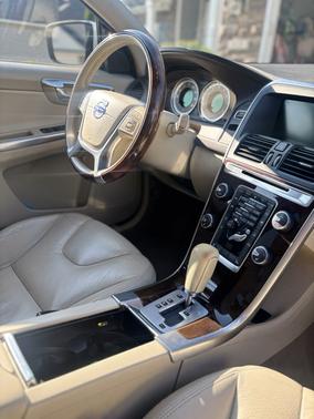 White 2012 Volvo XC60 T6