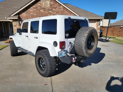 Photo 5 of 9 of 2013 Jeep Wrangler Unlimited Sahara