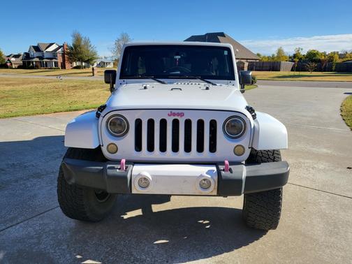 Photo 2 of 9 of 2013 Jeep Wrangler Unlimited Sahara