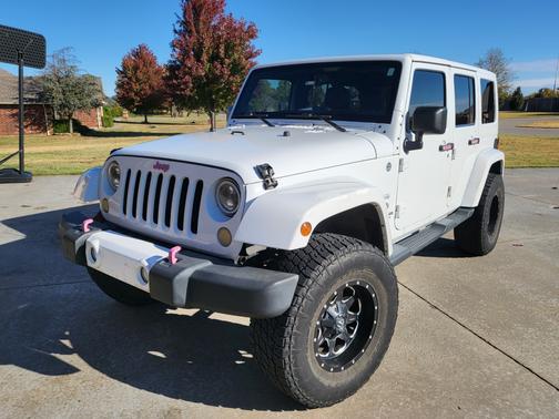Photo 1 of 9 of 2013 Jeep Wrangler Unlimited Sahara