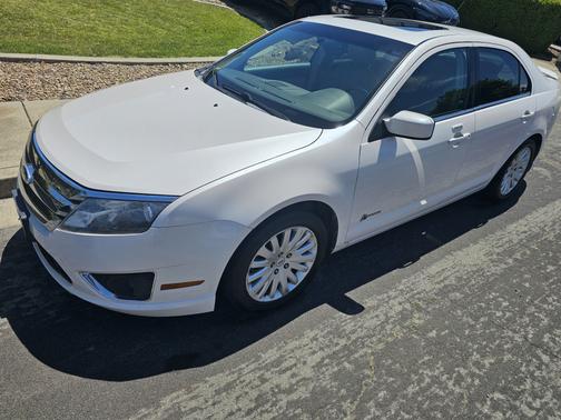 White 2010 Ford Fusion Hybrid Base