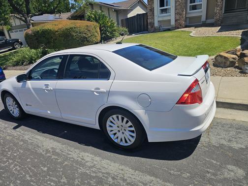 White 2010 Ford Fusion Hybrid Base