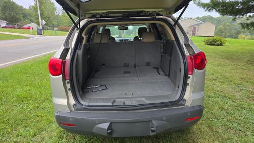 Beige 2010 Chevrolet Traverse LT