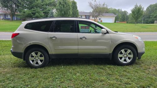 Beige 2010 Chevrolet Traverse LT