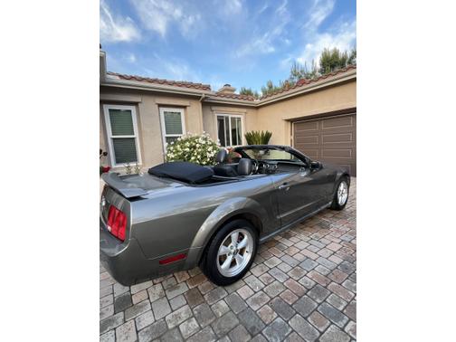 2005 Ford Mustang Deluxe