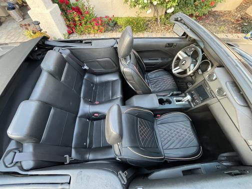2005 Ford Mustang Deluxe