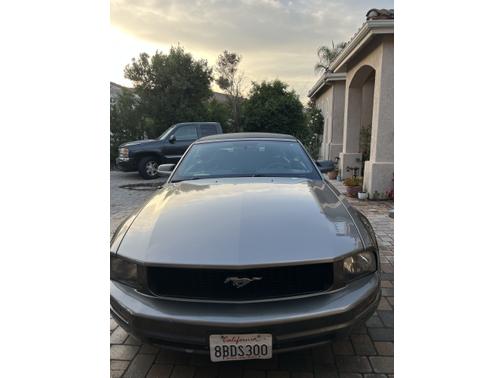 2005 Ford Mustang Deluxe