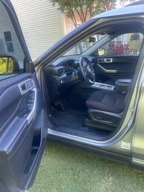 Silver 2022 Ford Explorer XLT
