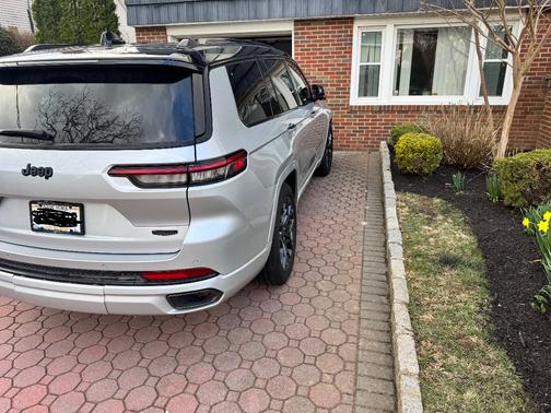 Silver 2023 Jeep Grand Cherokee L Summit Reserve