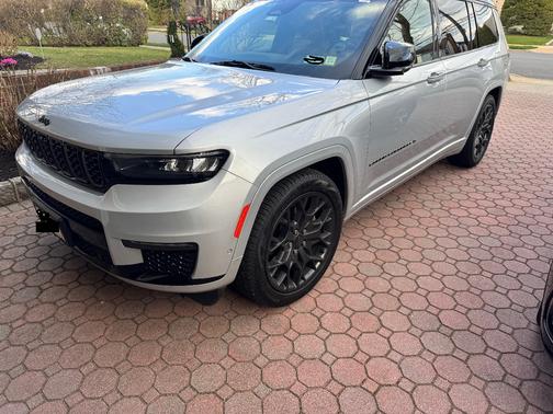 Silver 2023 Jeep Grand Cherokee L Summit Reserve