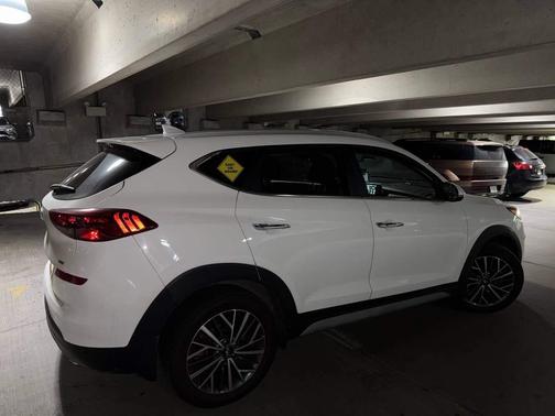 White 2021 Hyundai TUCSON Limited