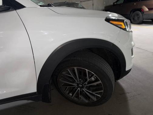 White 2021 Hyundai TUCSON Limited