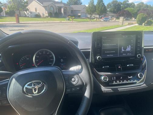 Silver 2022 Toyota Corolla SE
