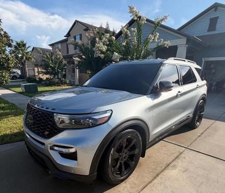 Silver 2022 Ford Explorer ST