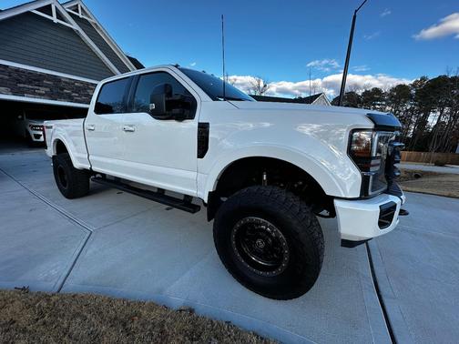 White 2022 Ford F-350 Lariat