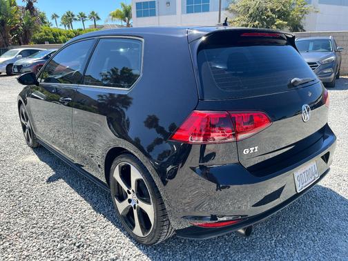 2015 Volkswagen Golf GTI 2.0T SE 2-Door