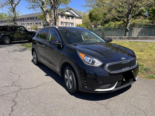 Black 2019 Kia Niro LX