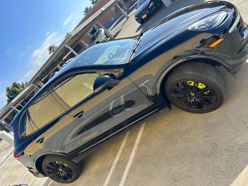 Black 2018 Porsche Cayenne Cayenne S E-Hybrid