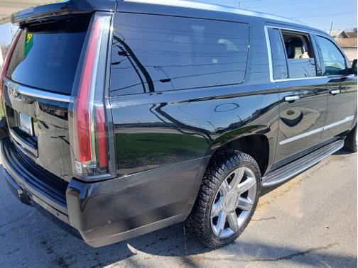 2018 Cadillac Escalade ESV Luxury