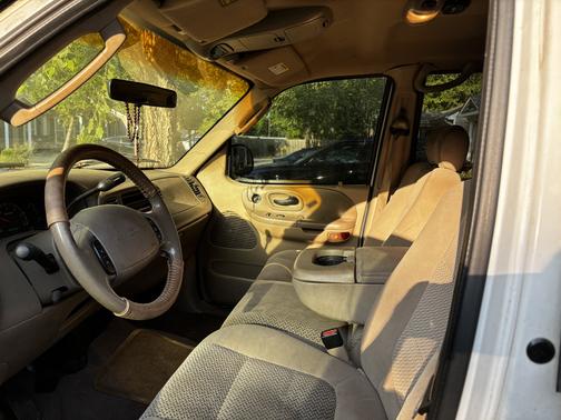 White 2002 Ford F-150 XLT SuperCrew