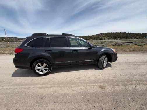 Gray 2013 Subaru Outback 2.5i Premium