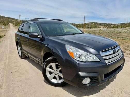 Gray 2013 Subaru Outback 2.5i Premium