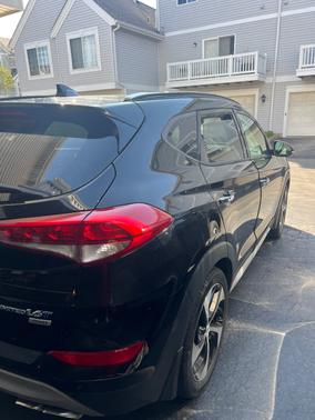 Black 2017 Hyundai TUCSON Limited