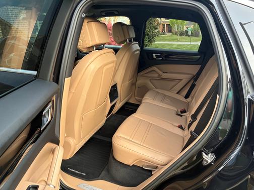 Black 2020 Porsche Cayenne Cayenne