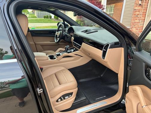 Black 2020 Porsche Cayenne Cayenne