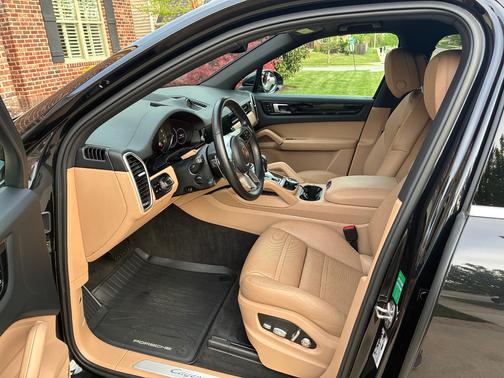 Black 2020 Porsche Cayenne Cayenne