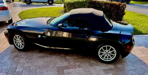 Black 2005 BMW Z4 2.5i Roadster