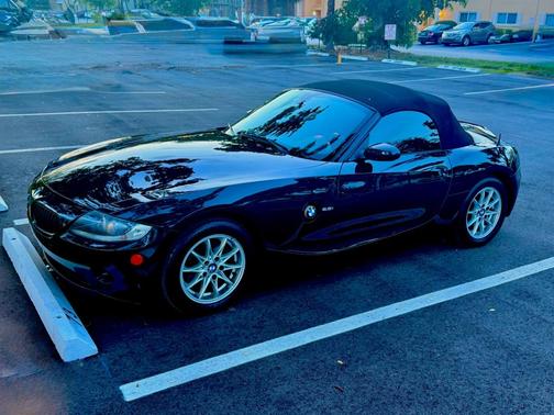 Black 2005 BMW Z4 2.5i Roadster